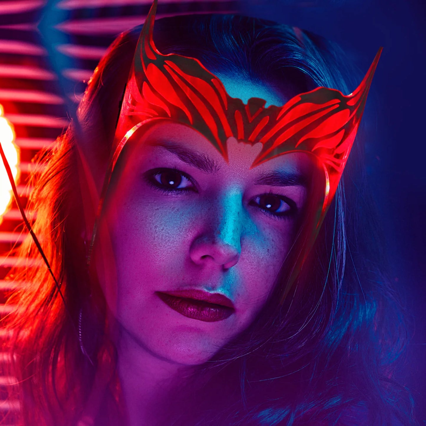 Scarlet Witch-masker – lichtgevend acryl-diadeem, rood