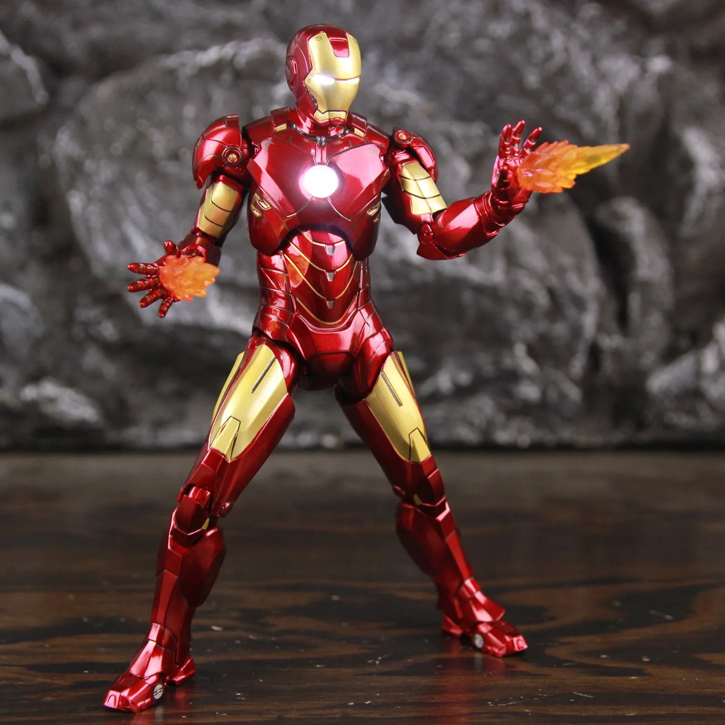 LED-figuur Marvel Avengers Iron Man Mark IV - Vlammenstraaleffect