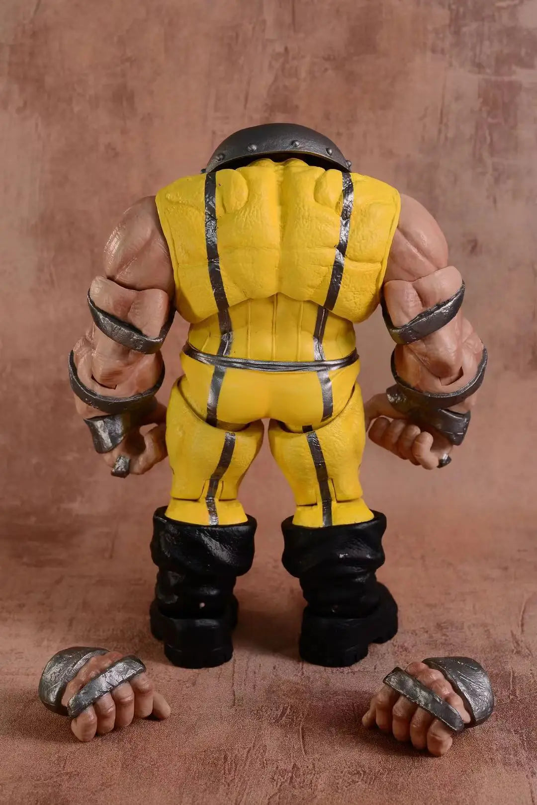 Wolverine Prison Weapon X-figuur - Geel pak, bijl en handboeien, 9 inch