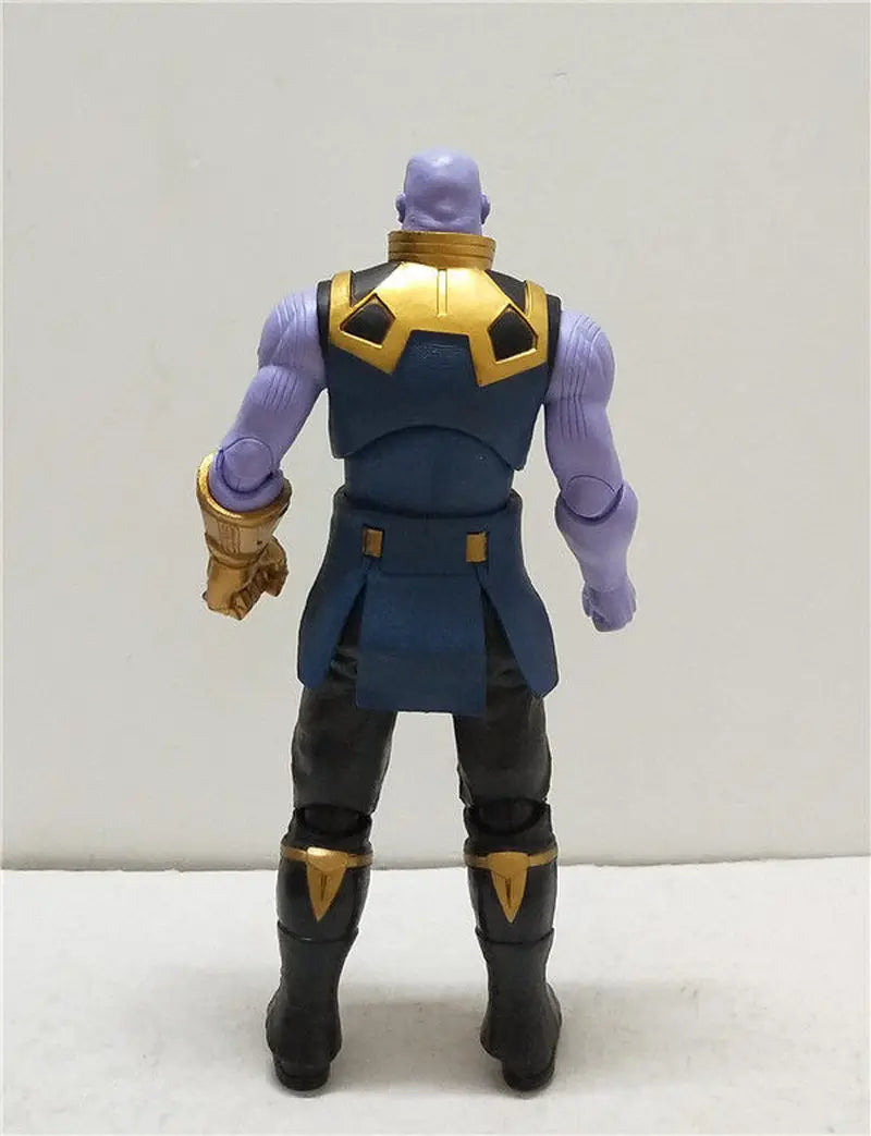 Thanos-hangfiguur - Infinity Gauntlet als bureaudecoratie