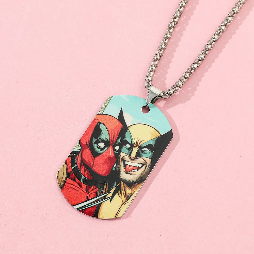 Militaire plaatjesketting Deadpool & Wolverine - Lachende selfie in stripstijl