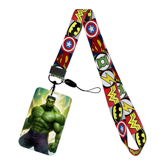 Hulk-badgehouder - staand in een helder bos