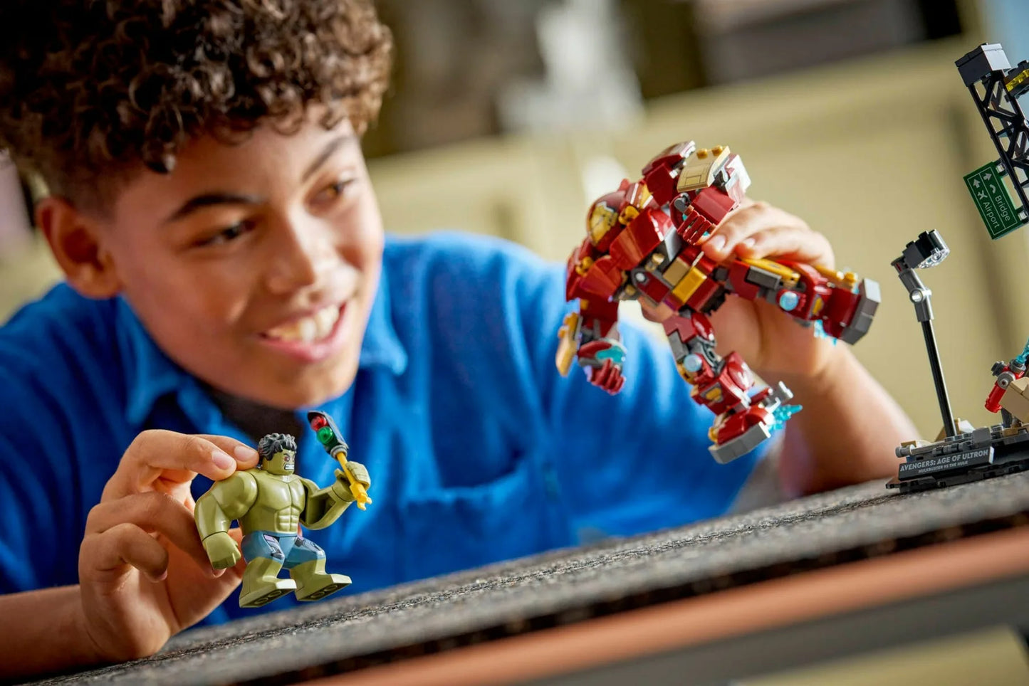 LEGO Marvel 76343 - Bataille épique Hulkbuster contre Hulk, 413 pièces