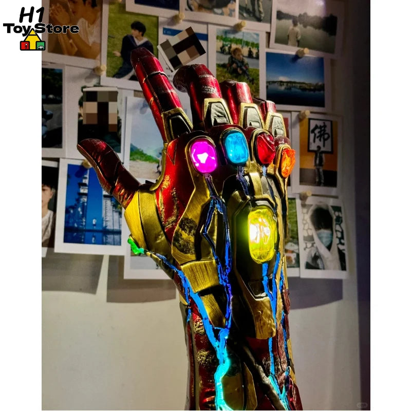 Avengers Infinity Gauntlet-beeld - 1:1-ledreplica