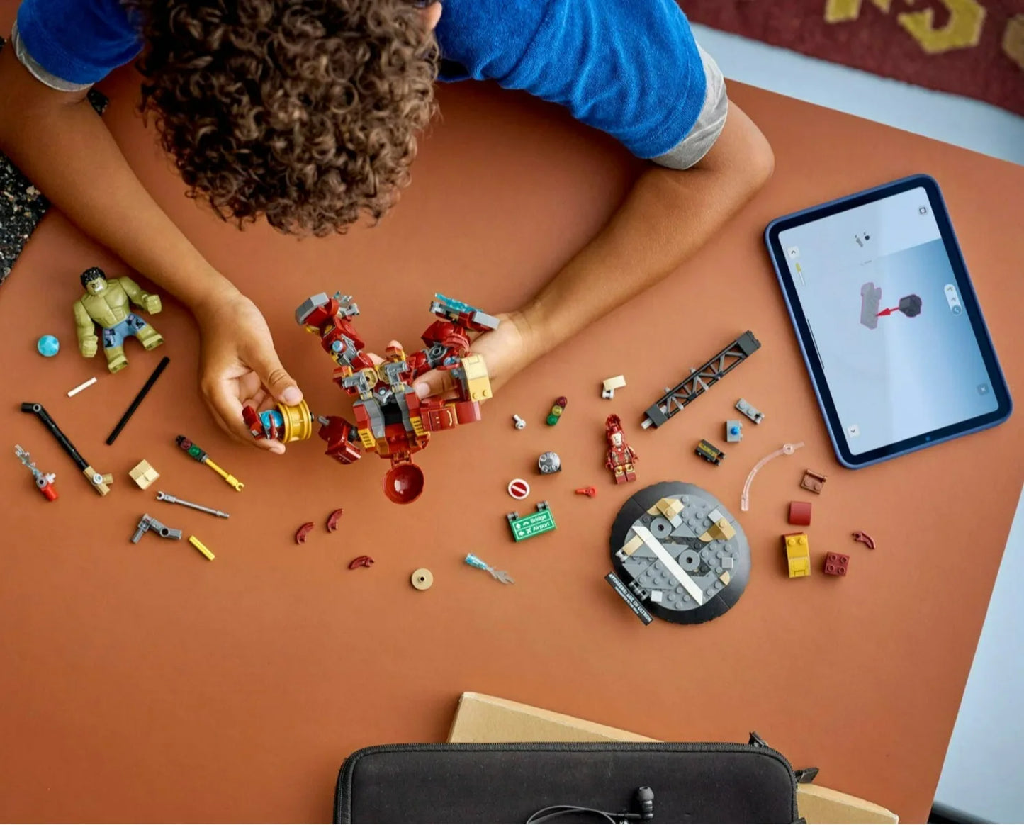 LEGO Marvel 76343 - Bataille épique Hulkbuster contre Hulk, 413 pièces