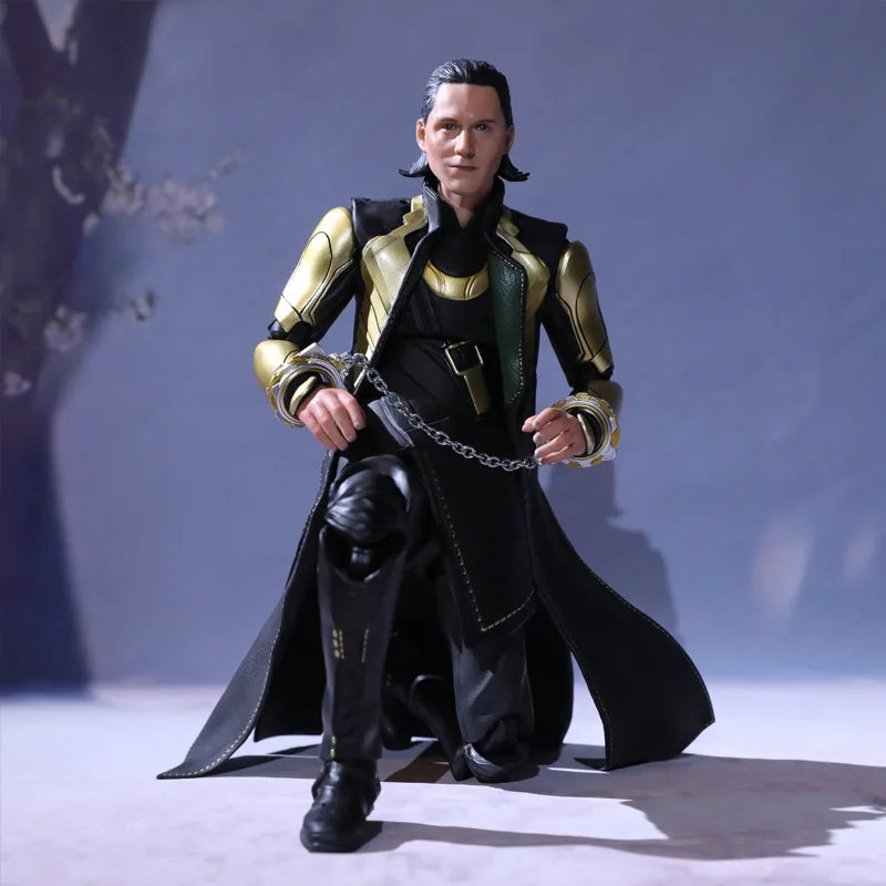 Loki 1/7 Deluxe Marvel-figuurtje - helm, scepter en verwisselbare handen