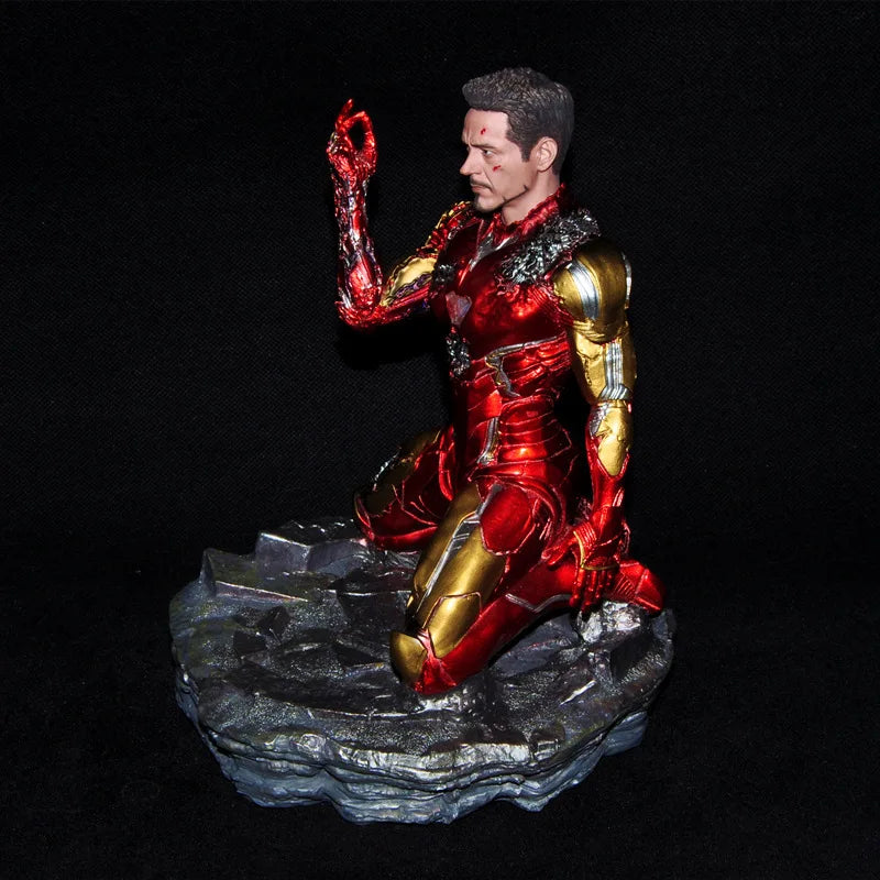 Iron Man-figuurtje – beschadigd MK85-harsbeeld in knielende pose