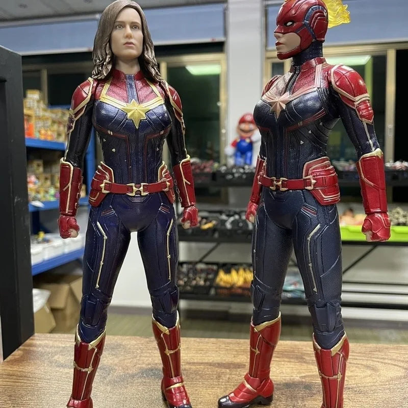 Collectorfiguur 1/6 Captain Marvel - Gouden energievuisten