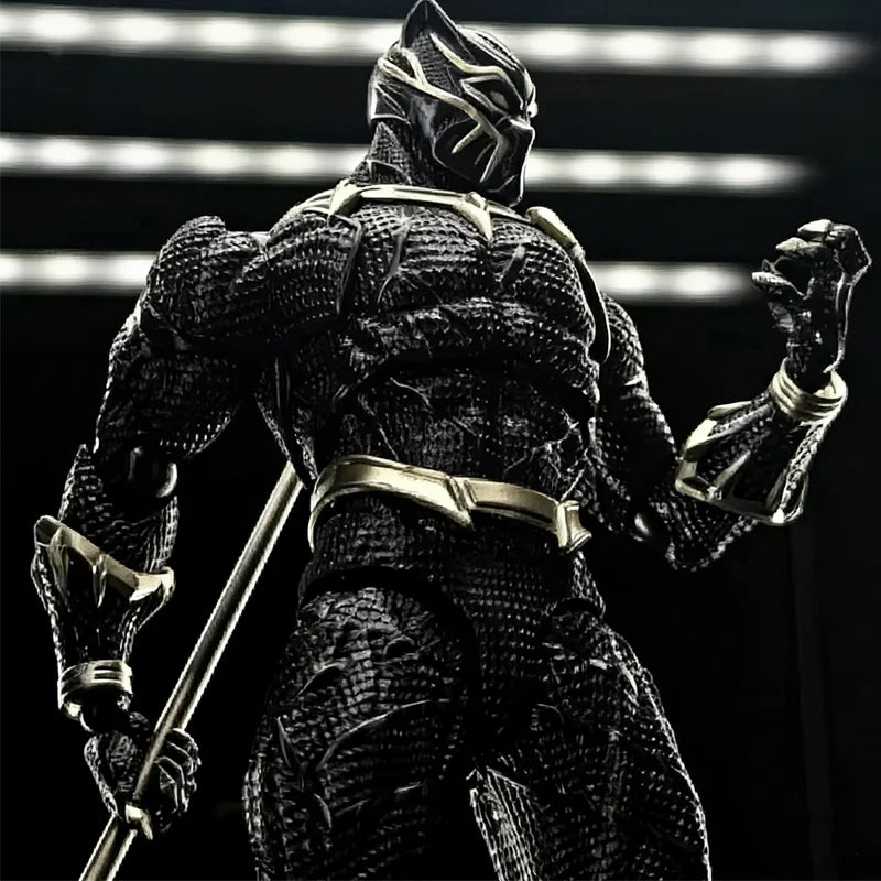 Articulated Black Panther 3.0-figuurtje - textuur met gouden schubben, decoratieve speer