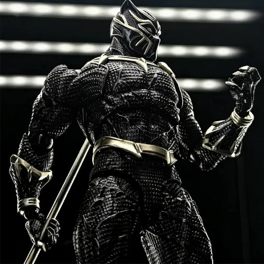 Articulated Black Panther 3.0-figuurtje - textuur met gouden schubben, decoratieve speer