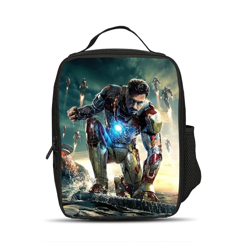 Avengers Iron Man-geïsoleerde lunchtas – gehurkt op platform, team