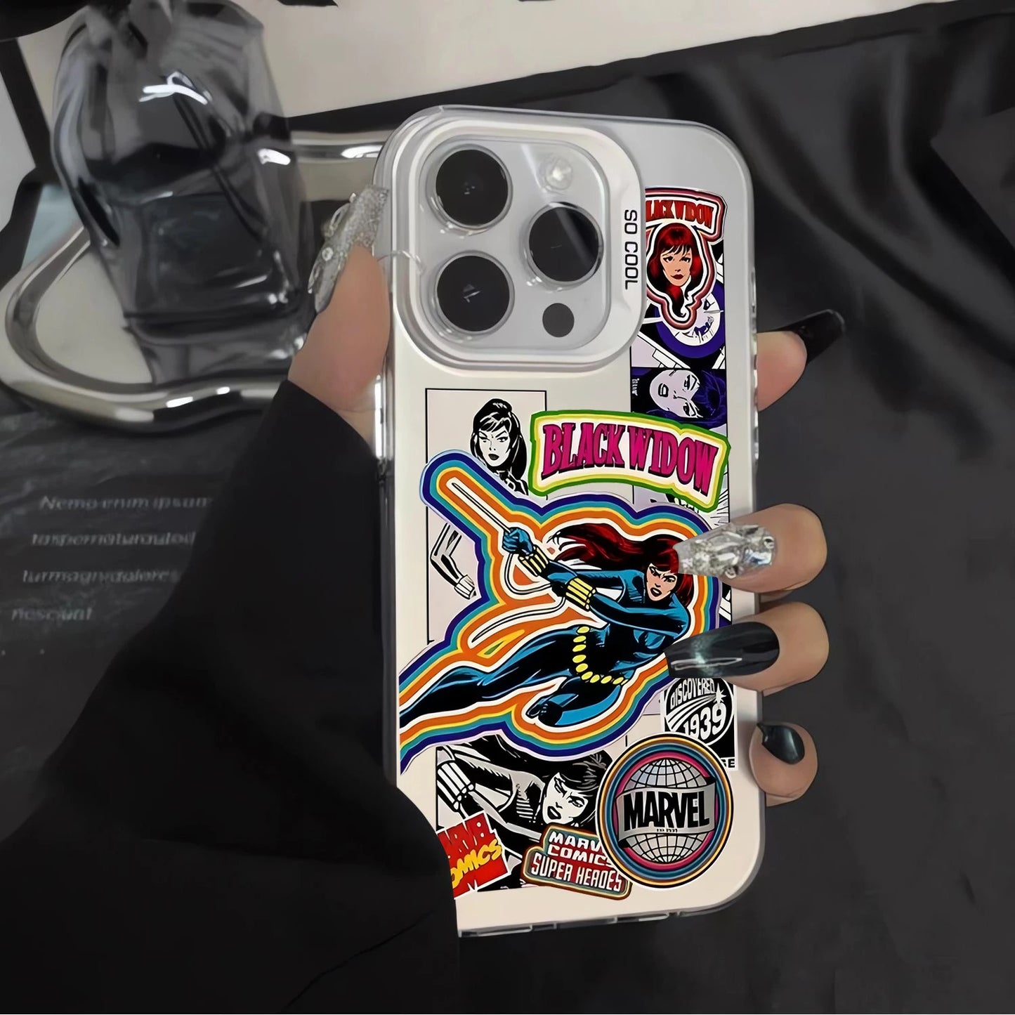 Telefoonhoesje Black Widow – retrostripdesign