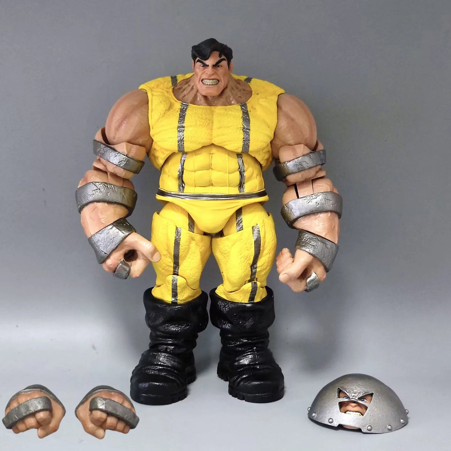 Wolverine Prison Weapon X-figuur - Geel pak, bijl en handboeien, 9 inch
