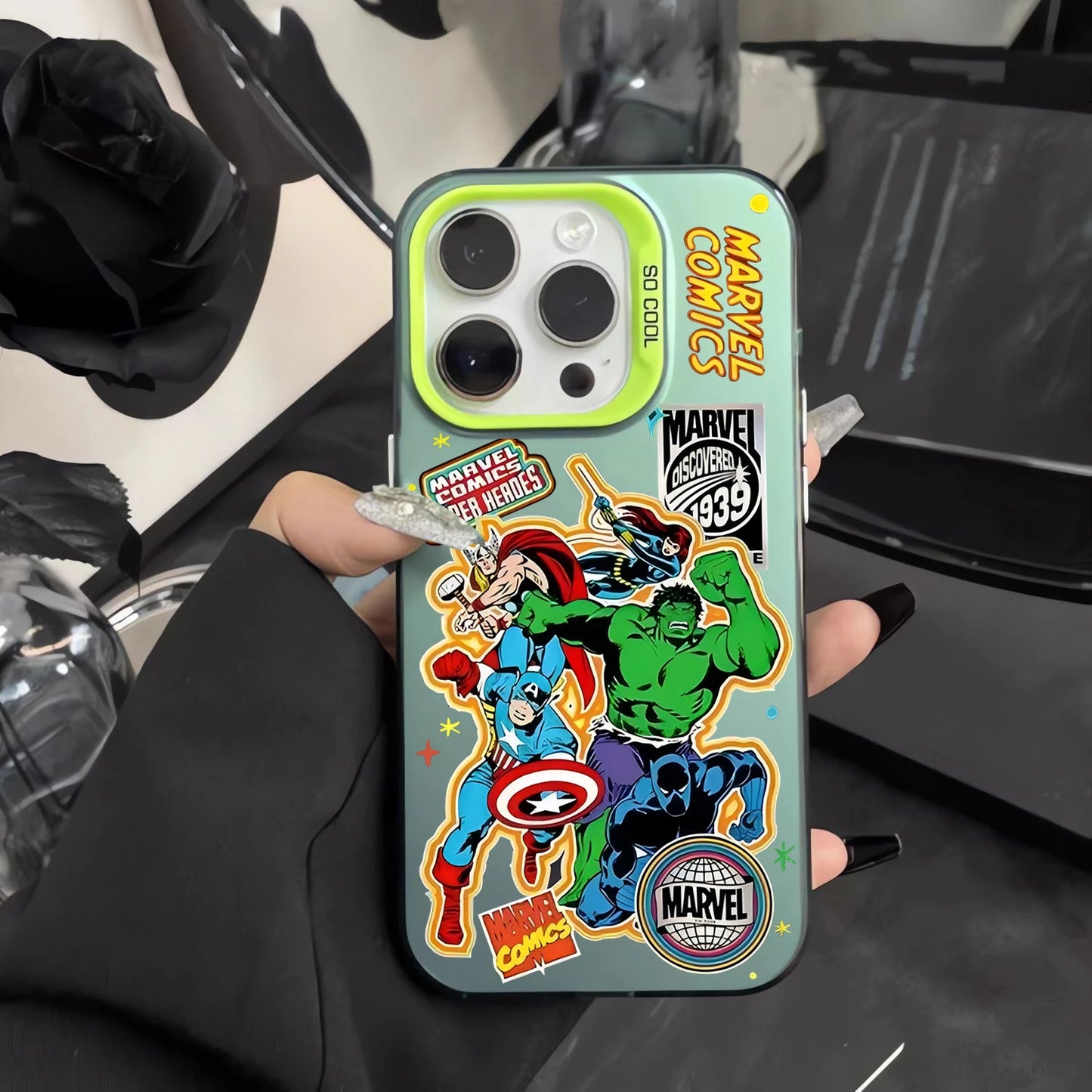 Avengers-telefoonhoesje – retrostripontwerp met team