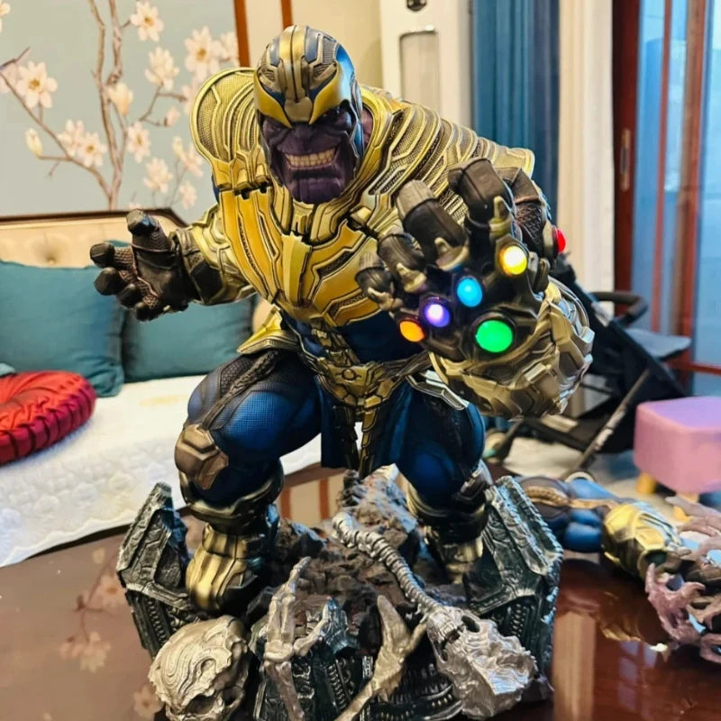 Thanos GK-beeld - Lichtgevende Infinity Gauntlet, ruïnedecor