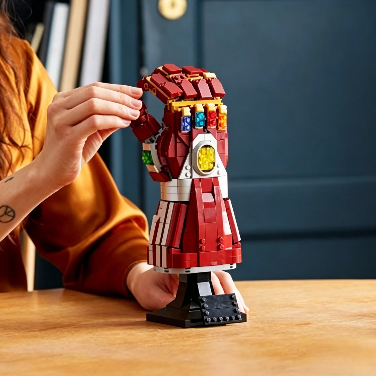 3D-puzzel Iron Mans Nano Infinity Gauntlet - Bouwset van 675 onderdelen, rood en goud