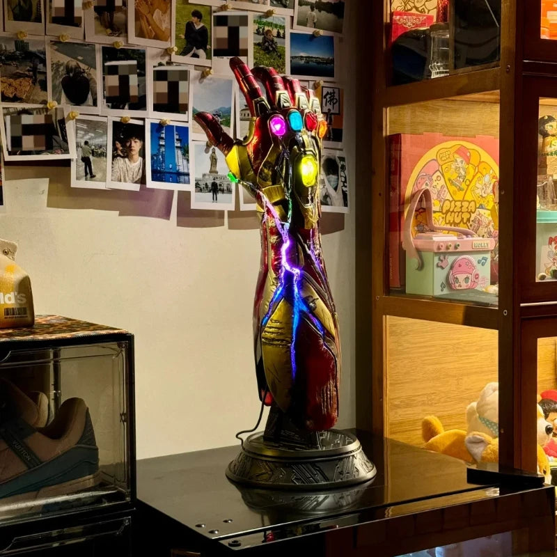 Avengers Infinity Gauntlet-beeld - 1:1-ledreplica
