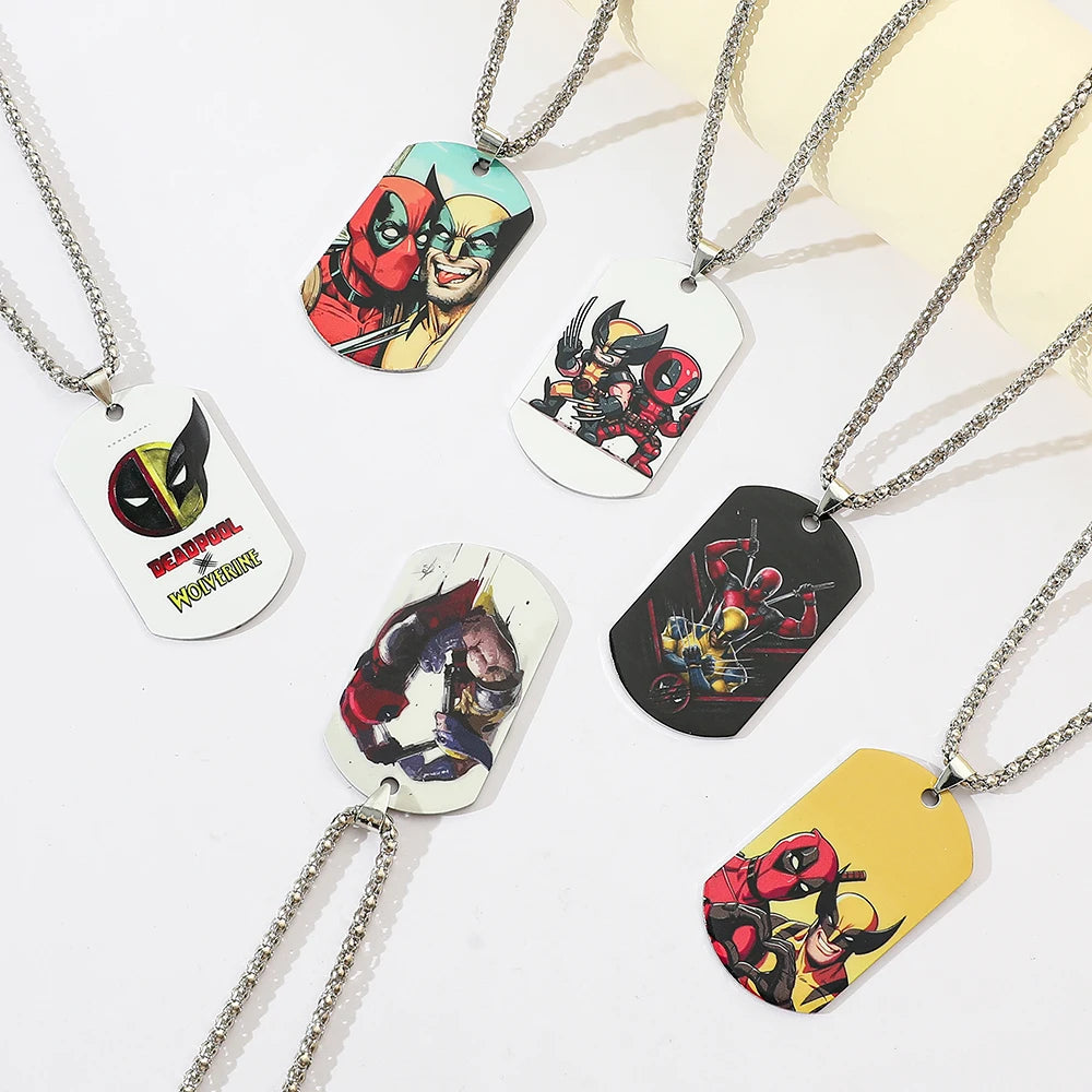 Militaire plaatjesketting Deadpool & Wolverine - Lachende selfie in stripstijl