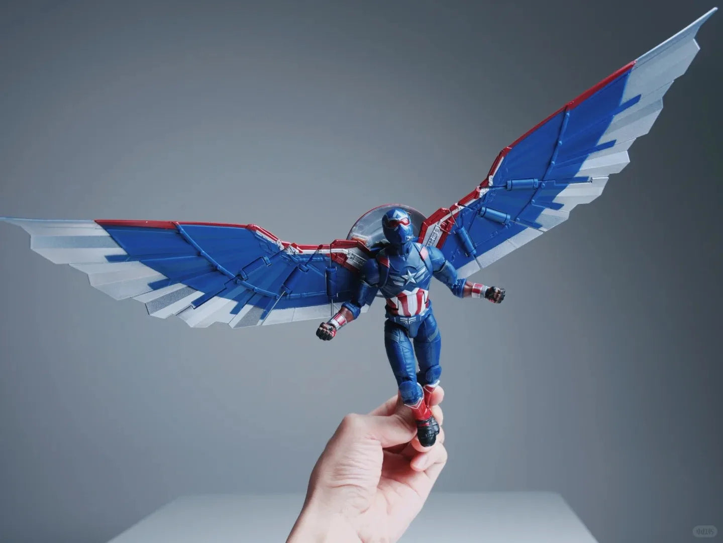 Figurine Marvel Legends Captain America Falcon - Ailes déployées