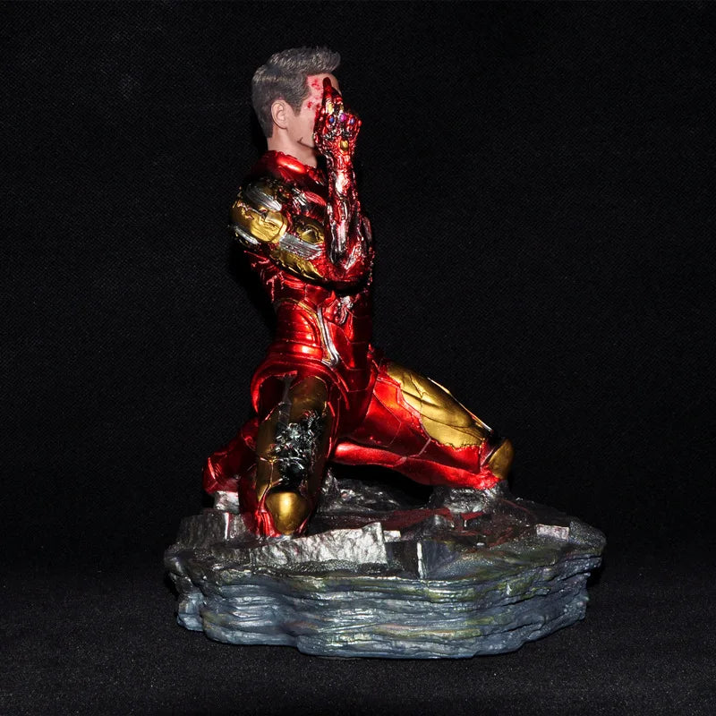 Iron Man-figuurtje – beschadigd MK85-harsbeeld in knielende pose
