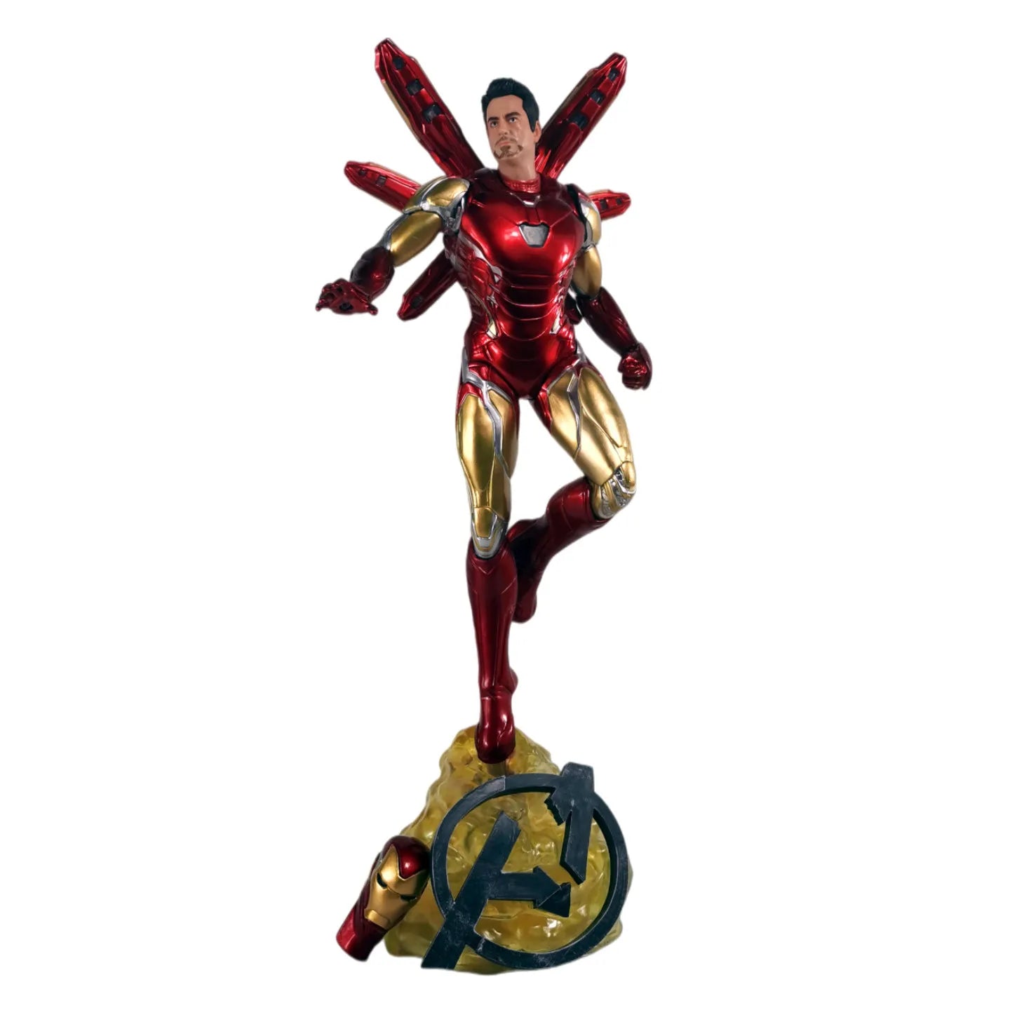 Iron Man-beeld met twee ledhoofden - Avengers-nachtelijke skyline